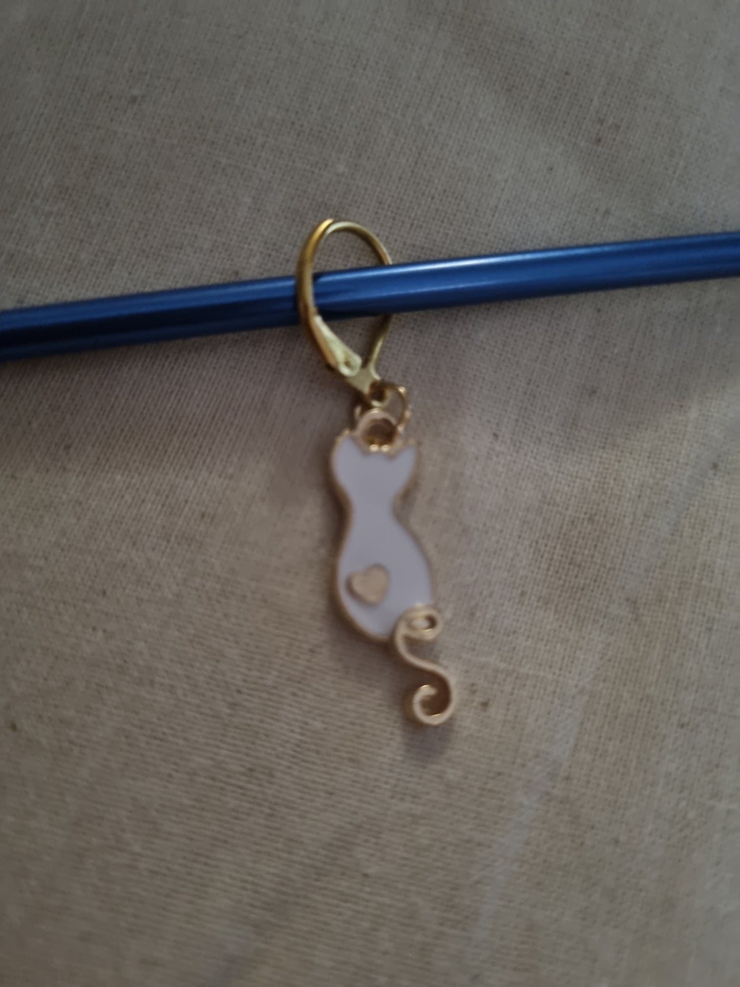 Anneaux marqueurs *Chats & Coeur* en dormeuse